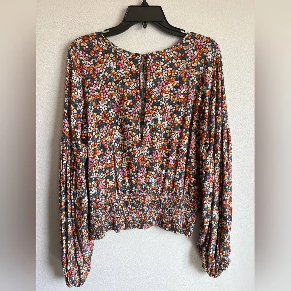 Top - Picture 2 of 4